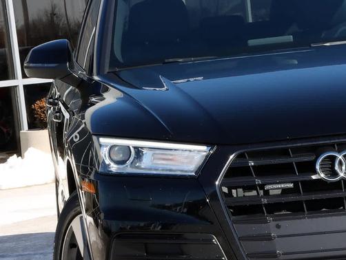 2020 Audi Q5 45 Titanium Premium