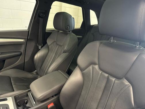 2020 Audi Q5 45 Titanium Premium