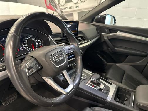 2020 Audi Q5 45 Titanium Premium