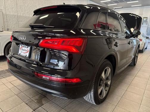 2020 Audi Q5 45 Titanium Premium