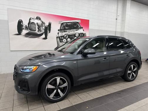 2022 Audi Q5 45 S line Premium Plus