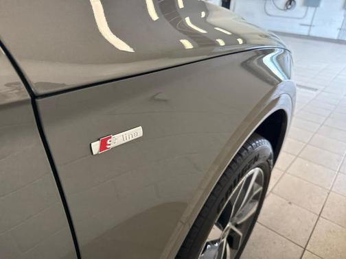 Chronos Gray Metallic 2023 Audi Q5 45 S line Premium