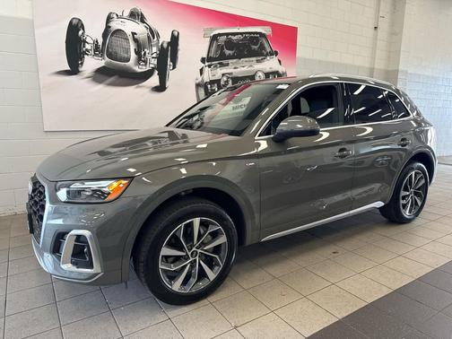 Chronos Gray Metallic 2023 Audi Q5 45 S line Premium