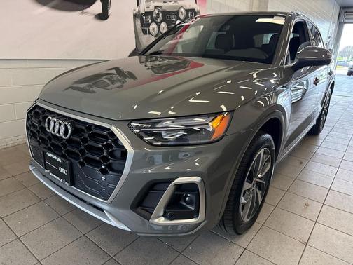 Chronos Gray Metallic 2023 Audi Q5 45 S line Premium