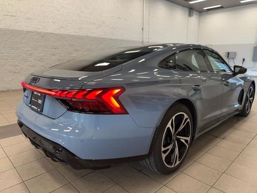 Kemora Gray Metallic 2023 Audi e-tron GT Premium Plus quattro