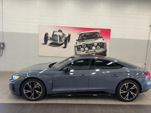 Kemora Gray Metallic 2023 Audi e-tron GT Premium Plus quattro