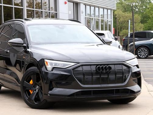 Mythos Black Metallic 2023 Audi e-tron Premium Plus quattro