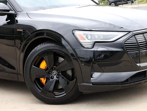 Mythos Black Metallic 2023 Audi e-tron Premium Plus quattro