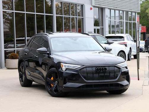 Mythos Black Metallic 2023 Audi e-tron Premium Plus quattro