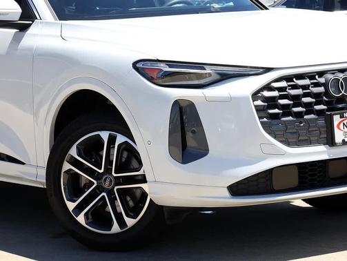Glacier White Metallic 2025 Audi Q5 Premium Plus TFSI quattro S tronic