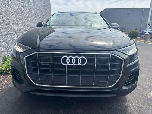 Mythos Black Metallic 2023 Audi Q8 55 Premium Plus