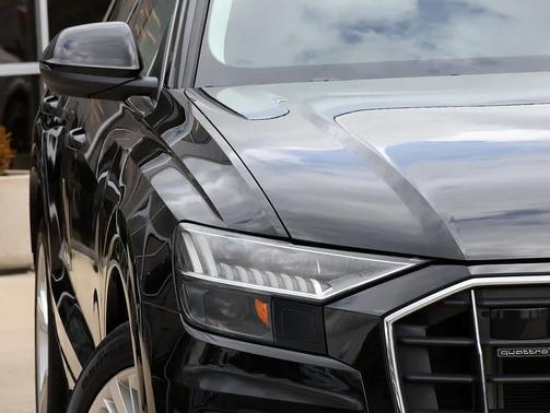 Mythos Black Metallic 2023 Audi Q8 55 Premium Plus
