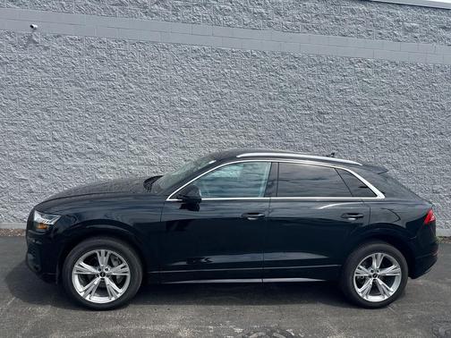 Mythos Black Metallic 2023 Audi Q8 55 Premium Plus