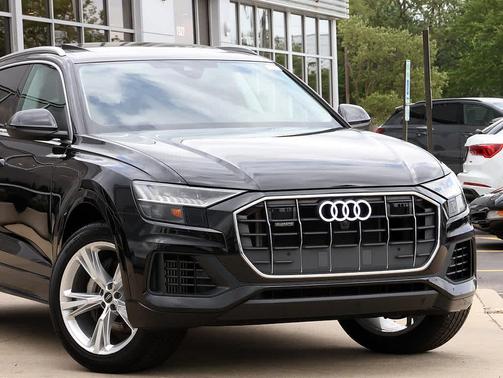 Mythos Black Metallic 2023 Audi Q8 55 Premium Plus