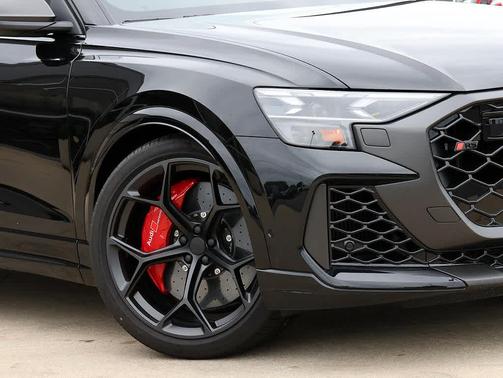 MYTHOS BLACK 2026 Audi RS Q8 4.0T