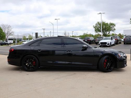 Mythos Black Metallic 2023 Audi S8 4.0T