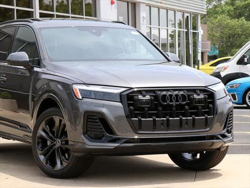 2025 Audi Q7 55 Premium Plus