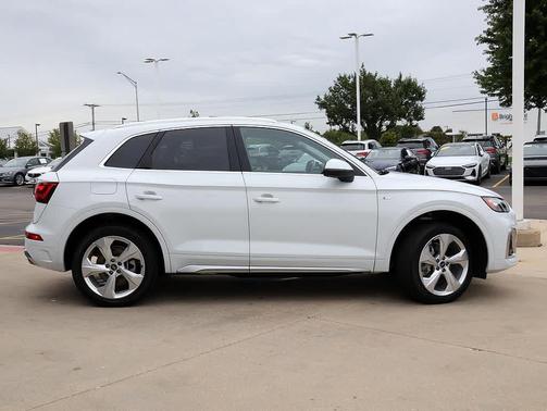 Glacier White Metallic 2023 Audi Q5 45 S line Premium Plus