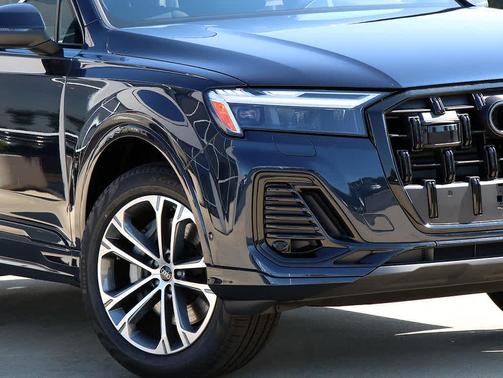2025 Audi Q7 45 Premium Plus