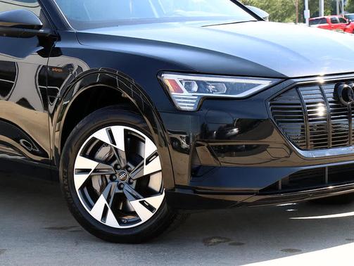 2022 Audi e-tron Premium