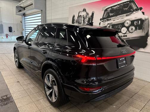 2025 Audi Q6 e-tron Premium quattro