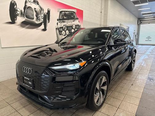 2025 Audi Q6 e-tron Premium quattro