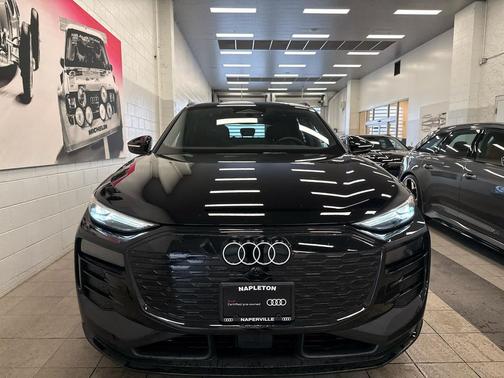 2025 Audi Q6 e-tron Premium quattro