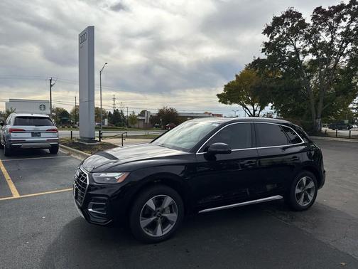 2023 Audi Q5 40 Premium Plus