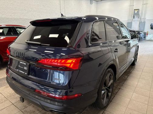 2025 Audi Q7 55 Premium Plus