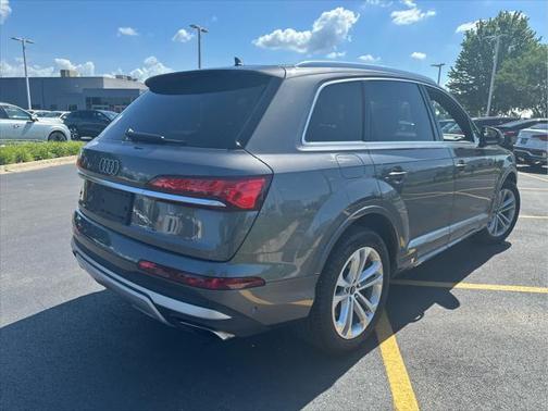 2025 Audi Q7 55 Premium Plus