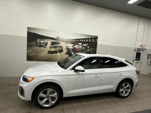 Glacier White Metallic 2023 Audi Q5 45 S line Premium Plus