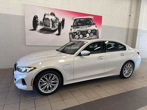 2024 BMW 330e xDrive