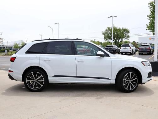 Glacier White Metallic 2023 Audi Q7 55 Premium Plus