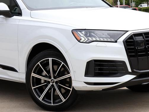 Glacier White Metallic 2023 Audi Q7 55 Premium Plus