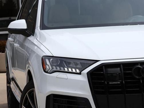 Glacier White Metallic 2023 Audi Q7 55 Premium Plus
