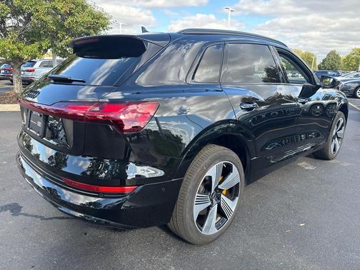 2023 Audi e-tron Premium Plus quattro