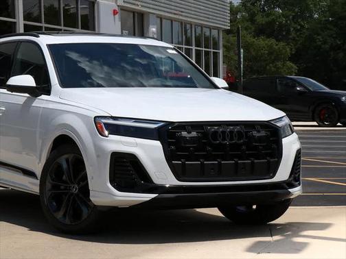 2025 Audi Q7 55 Premium Plus