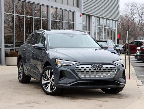 2024 Audi Q8 e-tron Premium Plus