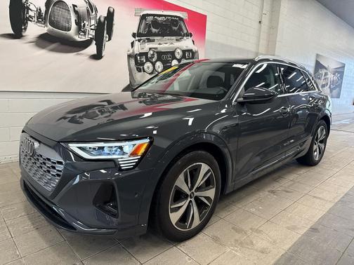 2024 Audi Q8 e-tron Premium Plus