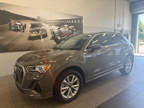 Chronos Gray Metallic 2023 Audi Q3 S line Premium