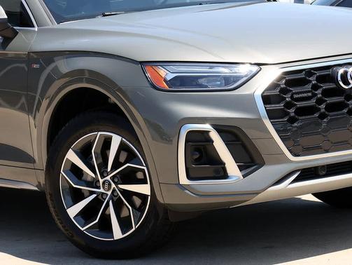 Chronos Gray Metallic 2023 Audi Q5 45 S line Premium Plus