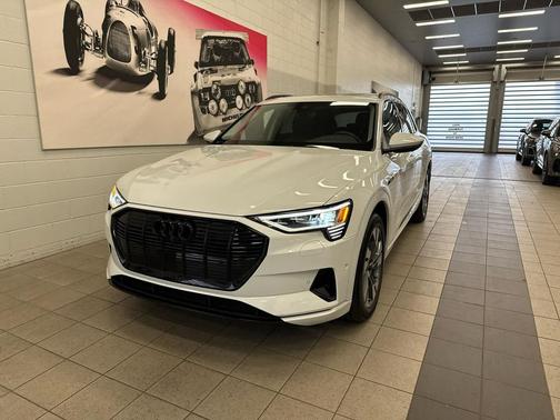 2022 Audi e-tron Premium