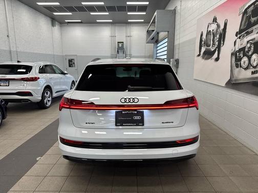 2022 Audi e-tron Premium