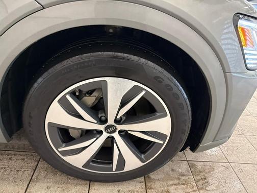 2024 Audi Q8 e-tron Premium