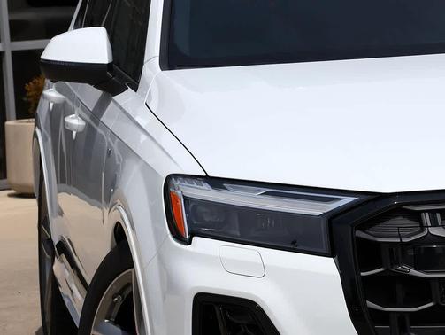 GLACIER WHITE 2026 Audi Q7 55 Prestige