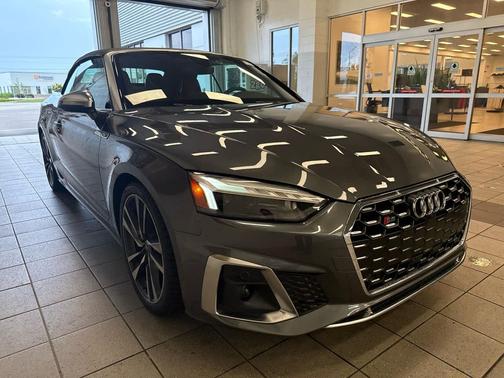 Daytona Gray Pearl Effect/Black Roof 2023 Audi S5 Premium Plus TFSI quattro Tiptronic