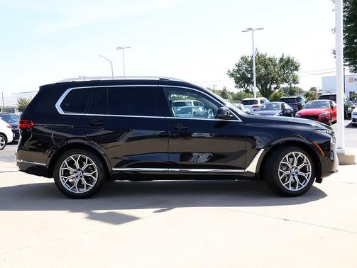 Black Sapphire Metallic 2025 BMW X7 xDrive40i