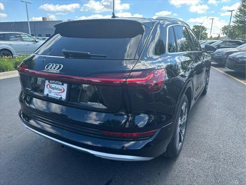 2022 Audi e-tron Premium Plus