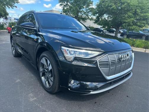 2022 Audi e-tron Premium Plus