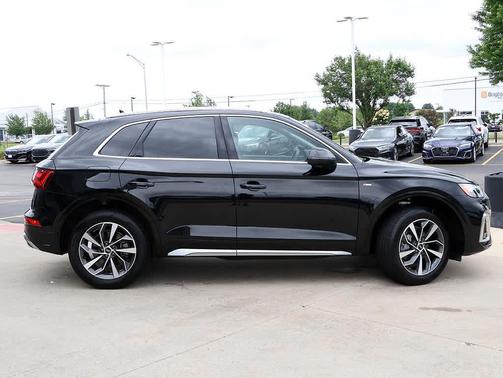 Mythos Black Metallic 2023 Audi Q5 45 S line Premium Plus